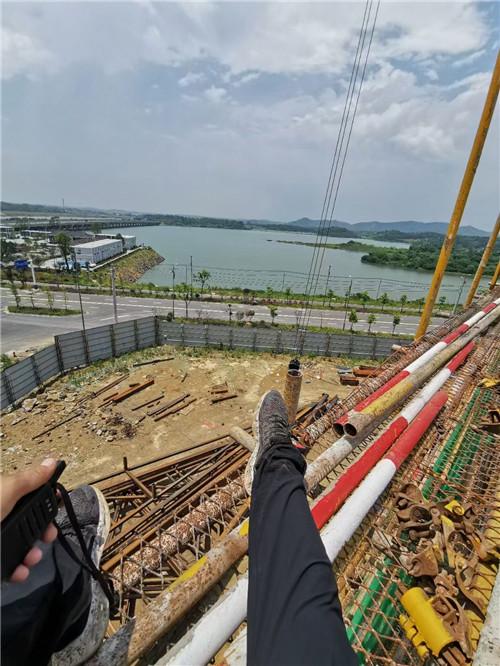 保山市作业中发生设备损坏或人员意外，责任怎么划分？