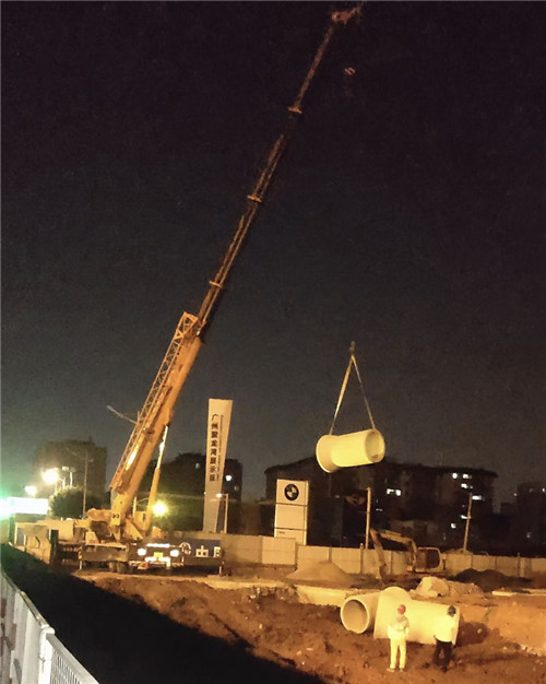 保山市“弯臂矫正”—— 吊车的 “形变补偿” 技术